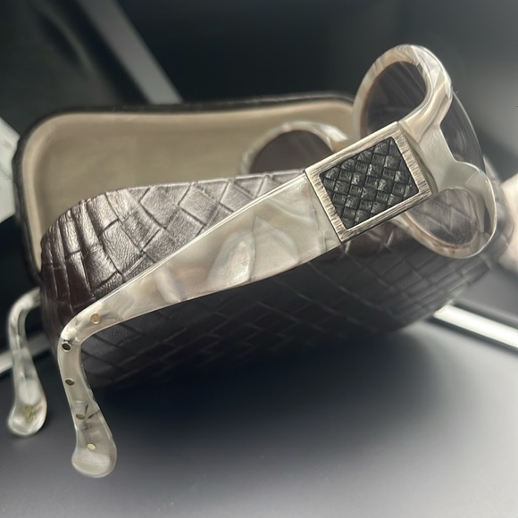 Bottega Veneta sunglass - Picture 2 of 4